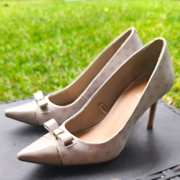 DKNY Nude Shoes - Size 7 - Picture 1 of 10